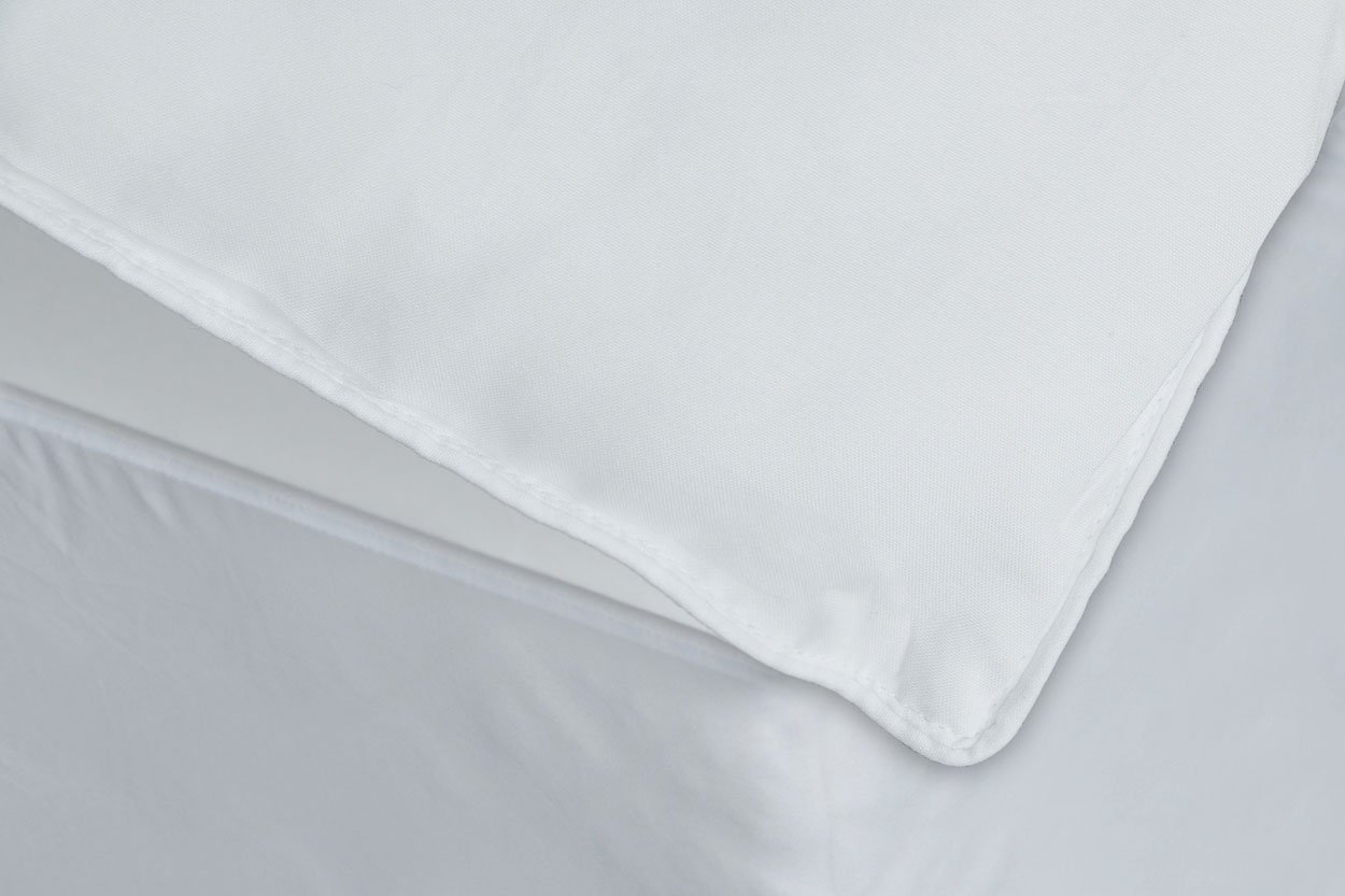 White Twin Microfiber Thread Count Down Alternative Duvet Insert - Image 6