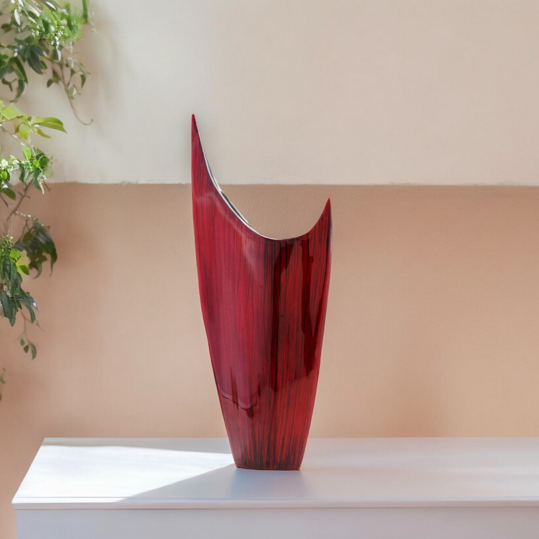 18" Red Aluminum Pointy Table Vase