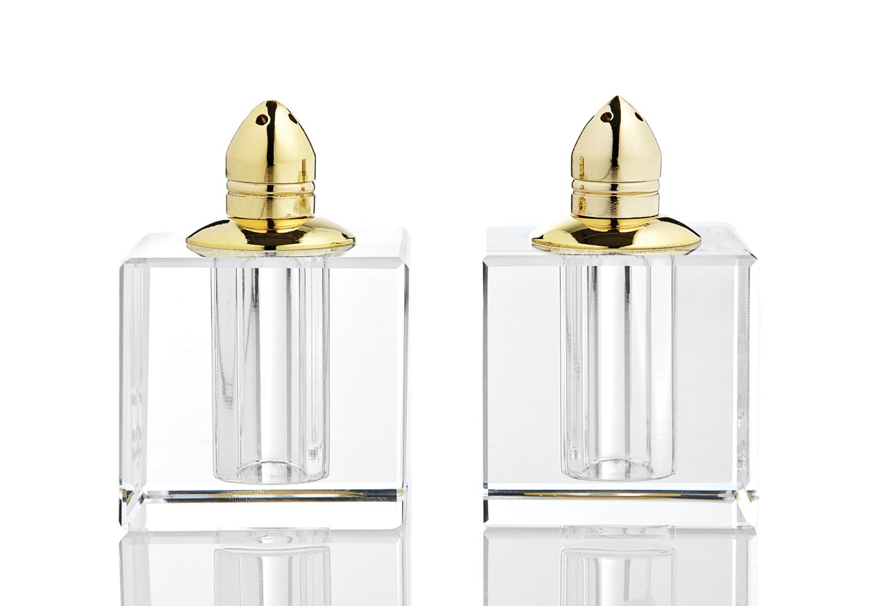 Set of Two Clear And Gold Crystal Pepper Shakers - Image 4