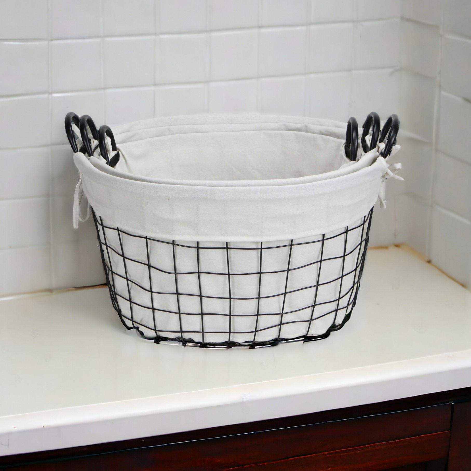 Set Of Three Black Oval Wire Baskets with White Fabric Liners and Handles - Image 3